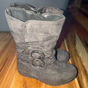 Lil Anya Baby size 5 boots. Charcoal gray.
